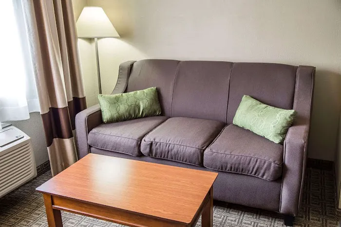 Quality Inn & Suites 4
