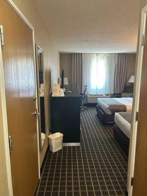 Quality Inn & Suites 4