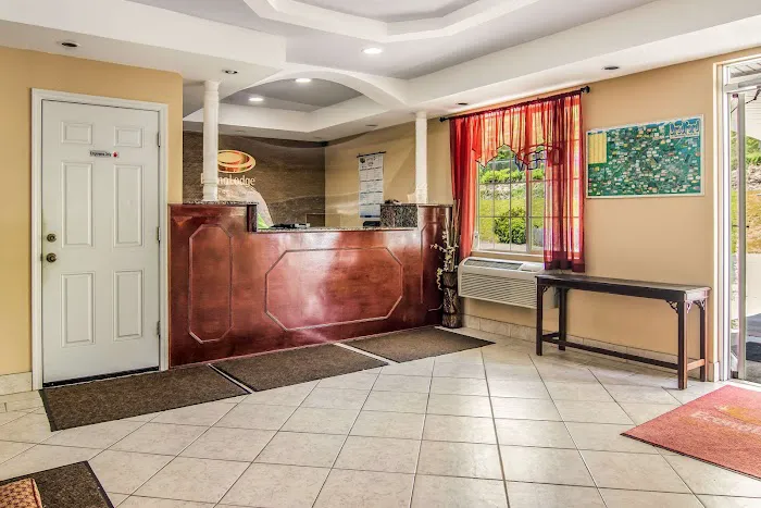 Econo Lodge 4