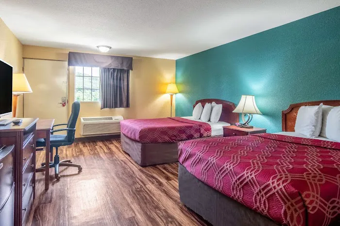 Econo Lodge 4