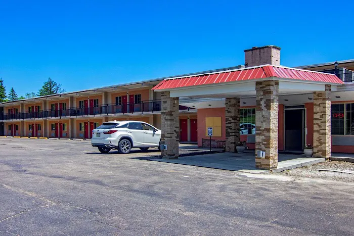 Econo Lodge 4