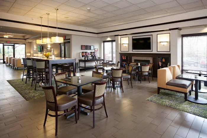 Hampton Inn Buffalo South/I-90 4