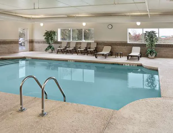 Country Inn & Suites by Radisson, Buffalo South I-90, NY 4