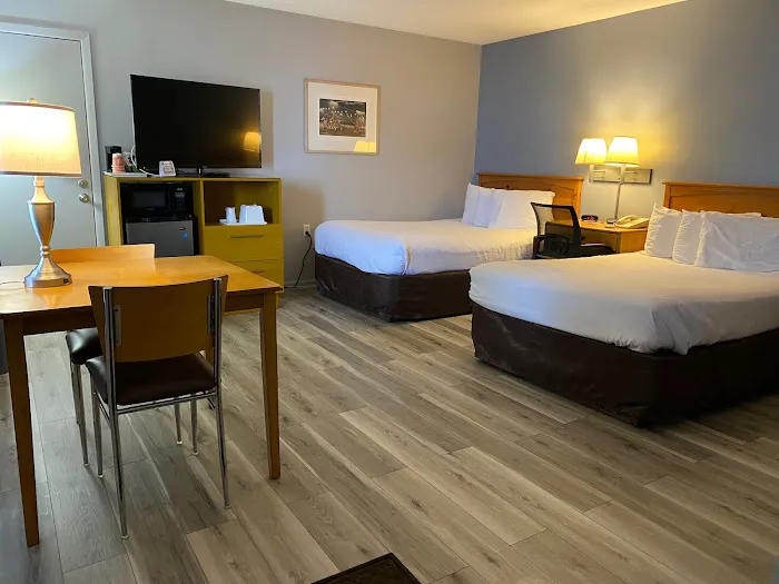 Econo Lodge Buffalo South 4