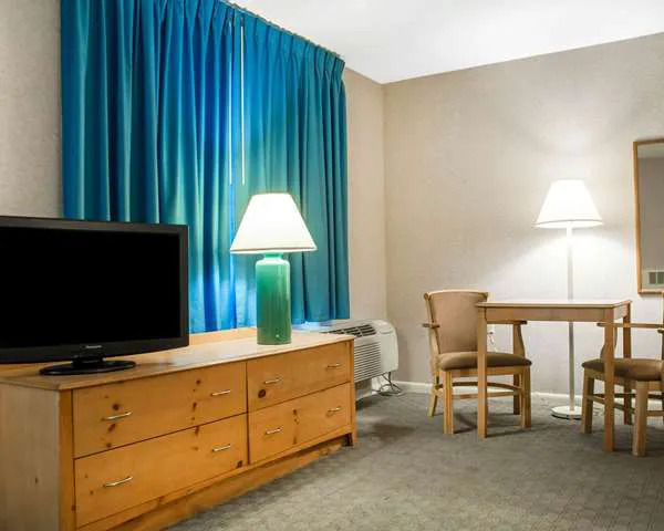 Econo Lodge Buffalo South 4