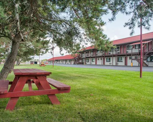 Econo Lodge Buffalo South 4