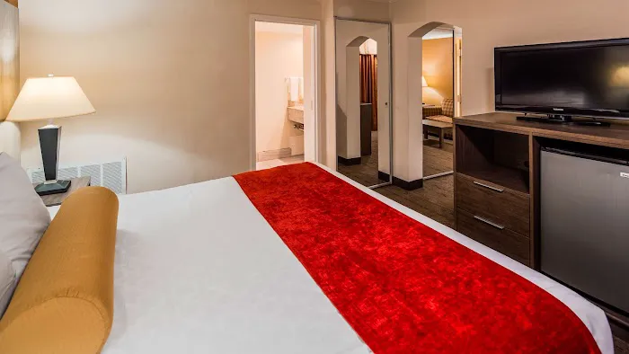 Best Western Galleria Inn & Suites 4