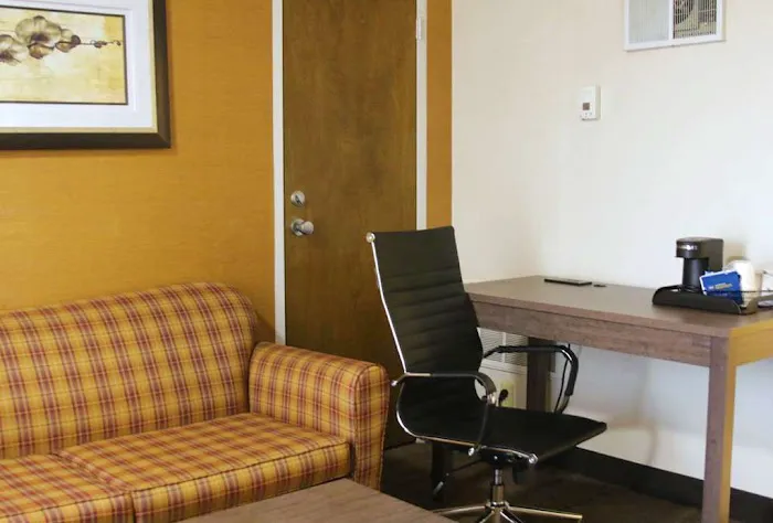 Best Western Galleria Inn & Suites 4