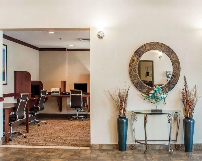 Quality Inn Near Walden Galleria Mall 4