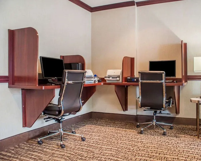 Quality Inn Near Walden Galleria Mall 4