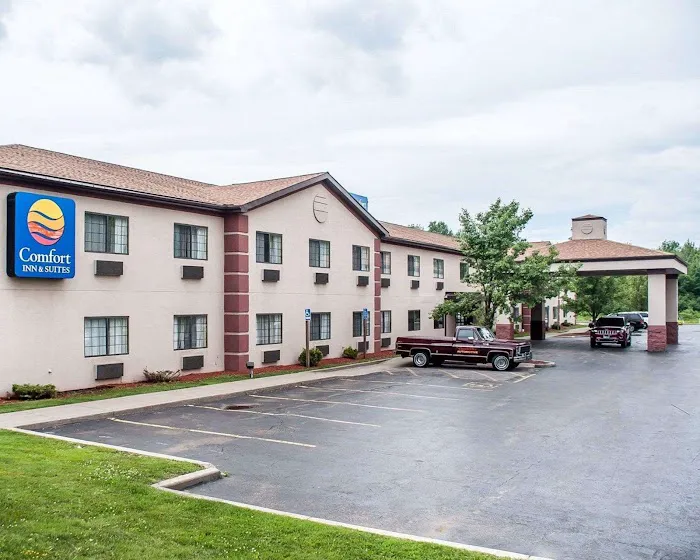 Comfort Inn & Suites 4