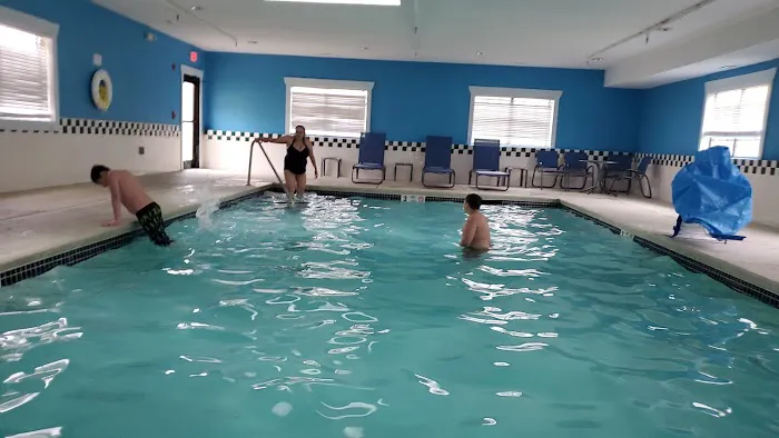 Comfort Inn & Suites 4