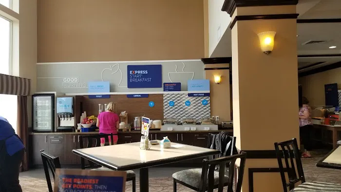 Holiday Inn Express & Suites Hamburg 4