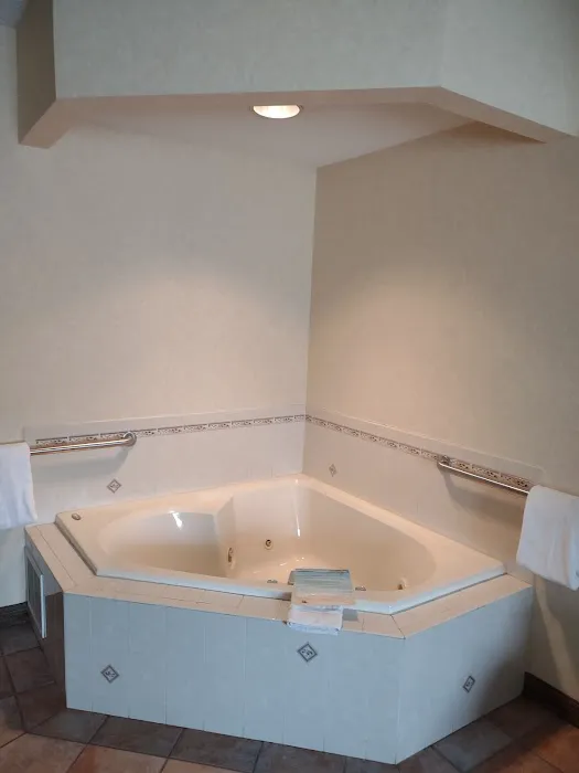 Holiday Inn Express & Suites Hamburg 4