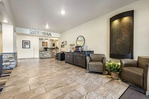 Comfort Inn & Suites 4