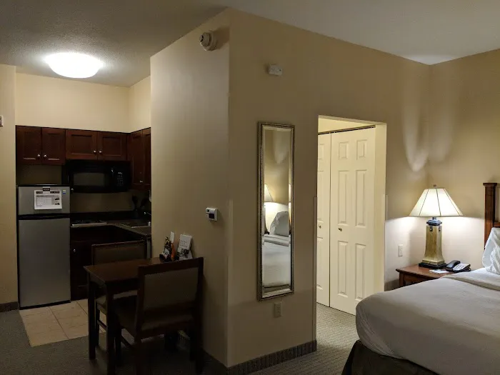 Hawthorn Suites by Wyndham Williamsville Buffalo Airport 4