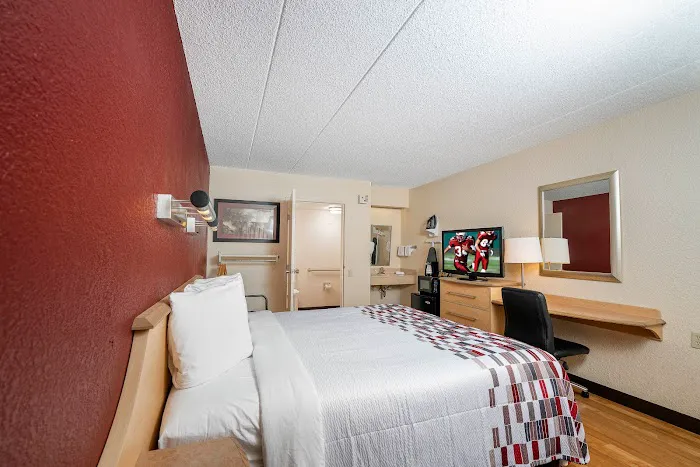 Red Roof Inn Buffalo - Niagara Airport 4