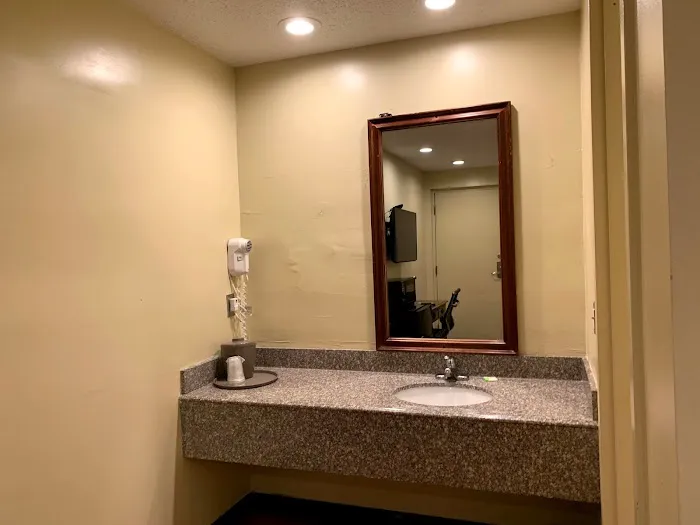 Hospitality Inn - Buffalo Airport 5