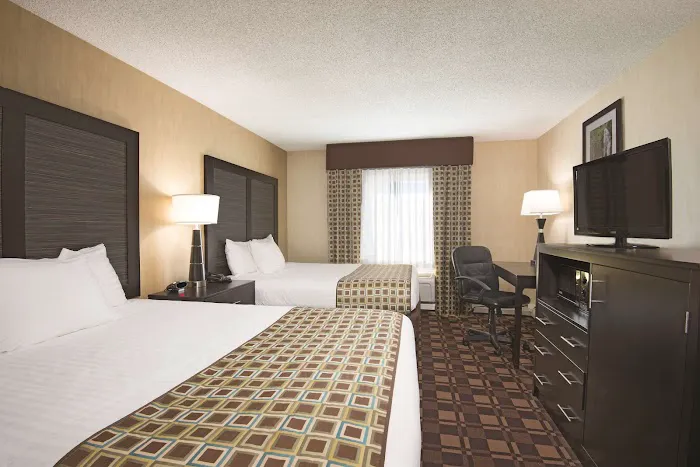 La Quinta Inn by Wyndham Buffalo Airport 5