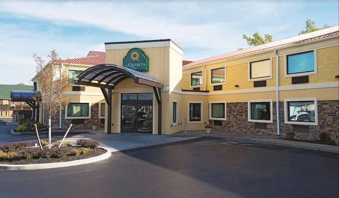 La Quinta Inn by Wyndham Buffalo Airport 5