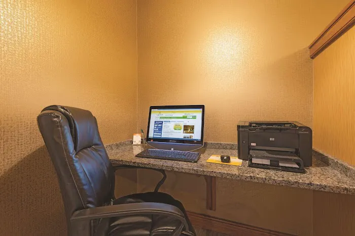 La Quinta Inn by Wyndham Buffalo Airport 5