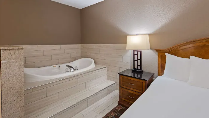 Best Western University Inn 4