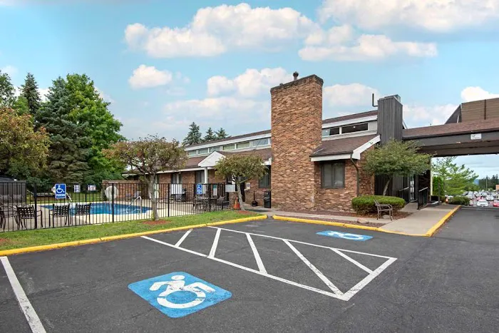 Best Western University Inn 4