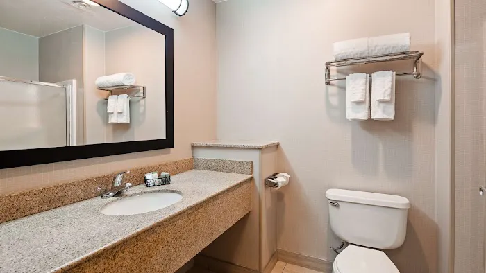 Best Western University Inn 4