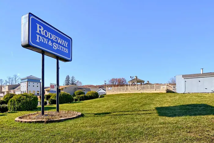 Rodeway Inn & Suites 4