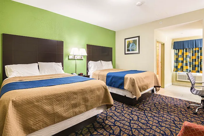 Rodeway Inn & Suites 4