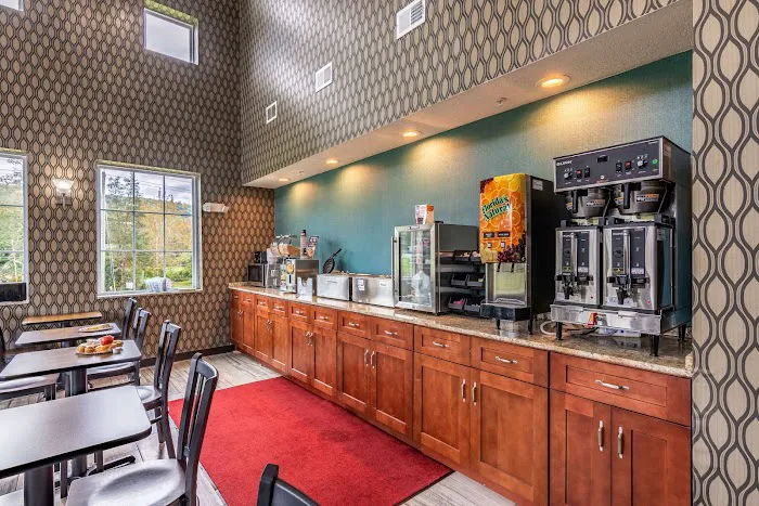 Rodeway Inn & Suites 4