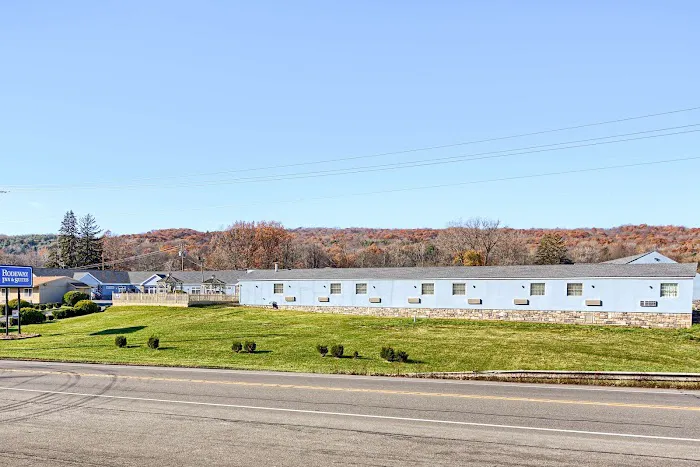 Rodeway Inn & Suites 4