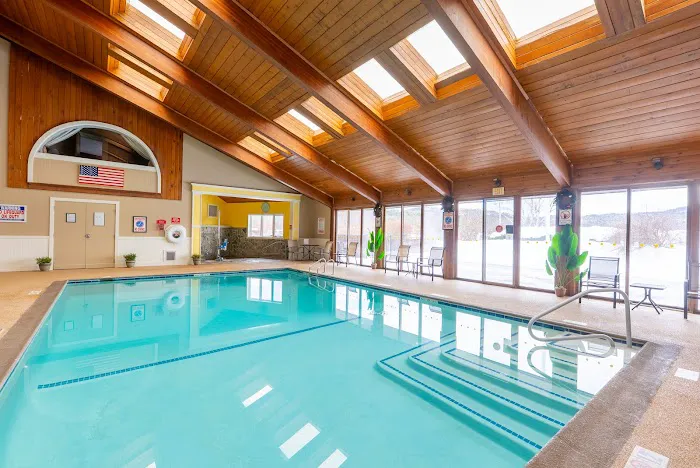 Fireside Inn & Suites at Lake Winnipesaukee 4