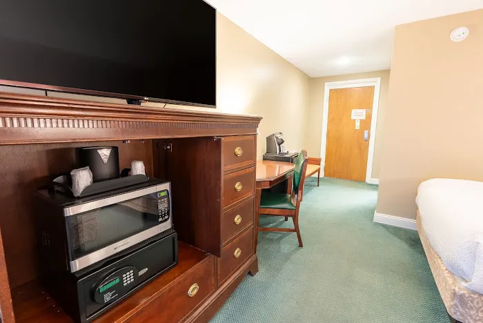 Fireside Inn & Suites at Lake Winnipesaukee 4