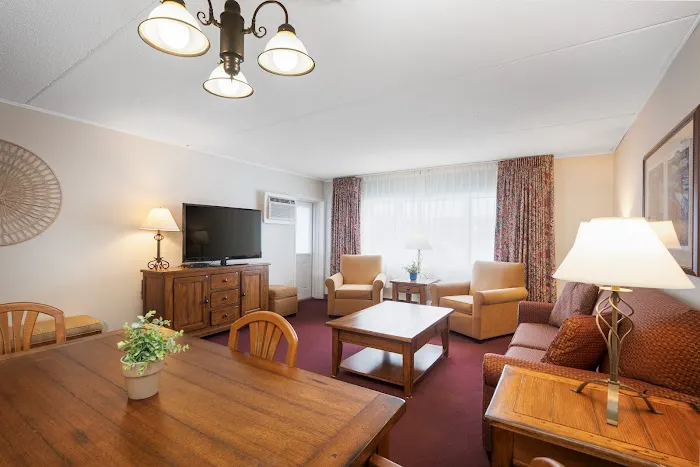 Fireside Inn & Suites at Lake Winnipesaukee 4