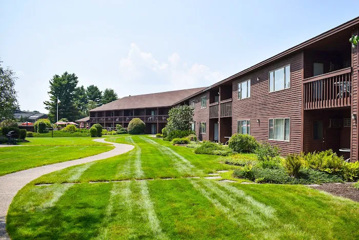 Fireside Inn & Suites at Lake Winnipesaukee 4