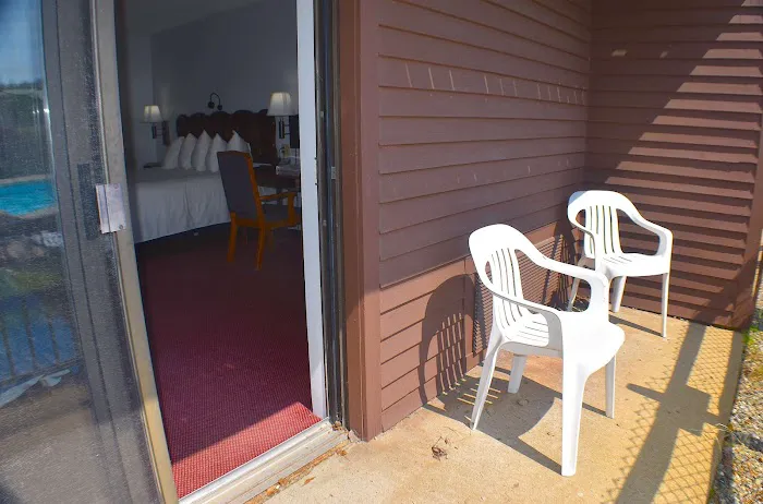 Fireside Inn & Suites at Lake Winnipesaukee 4