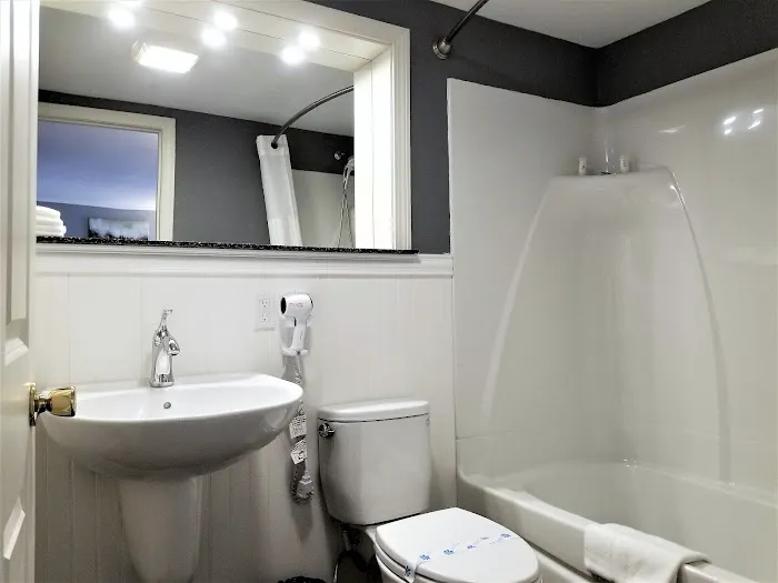 Mt Madison Inn and Suites 5