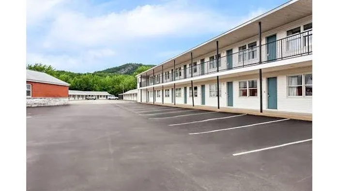 Rodeway Inn 5