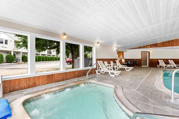 Rodeway Inn 5