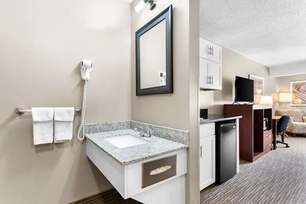 Quality Inn & Suites 5