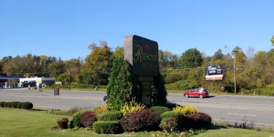 Roosevelt Inn & Suites