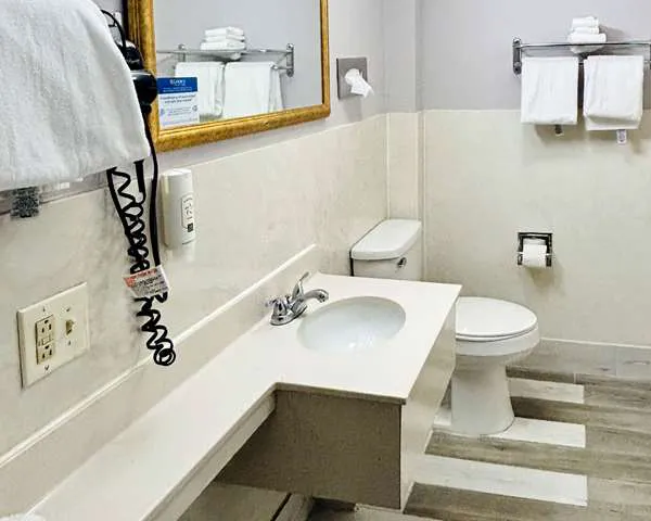 Quality Inn Raynham - Taunton 4