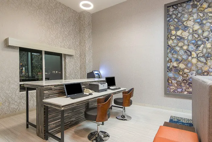 Holiday Inn Express & Suites Norwood-Boston Area by IHG 4