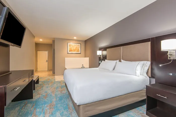 Holiday Inn Express & Suites Norwood-Boston Area by IHG 4