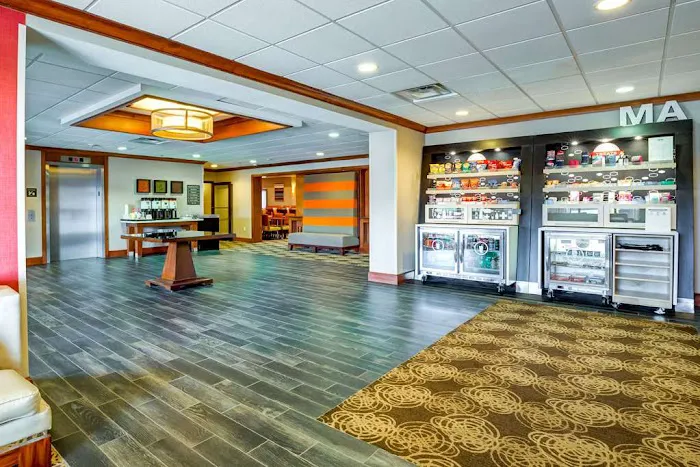 Hampton Inn Boston-Norwood 4