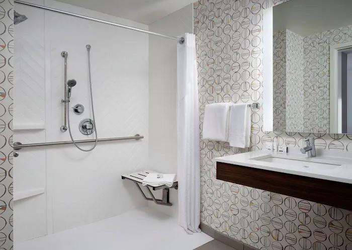 Holiday Inn & Suites Marlborough by IHG 4