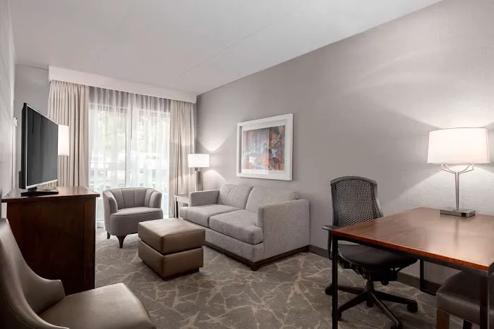 Embassy Suites by Hilton Boston Marlborough 4