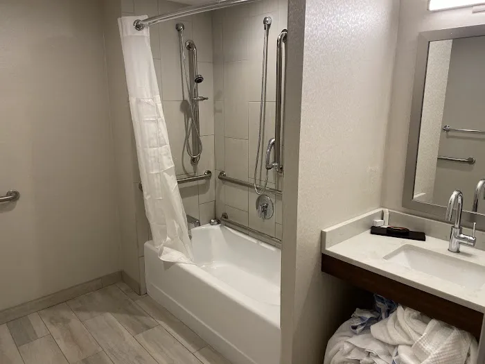 Embassy Suites by Hilton Boston Marlborough 4