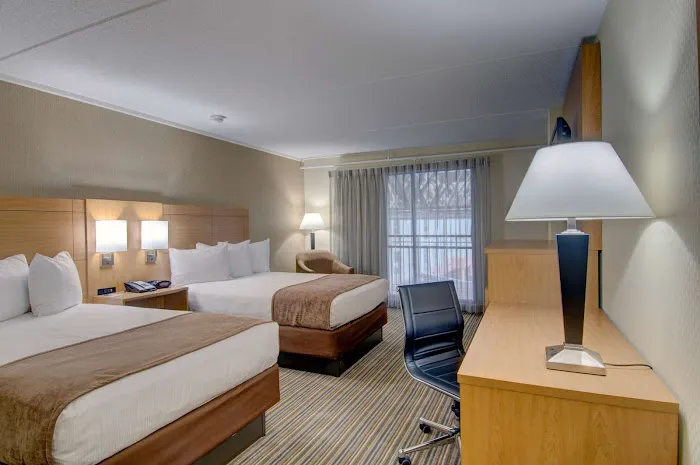Best Western Royal Plaza Hotel & Trade Center 4